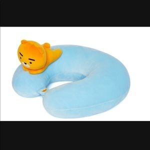 NWOT Kakao Ryan Neck pillow